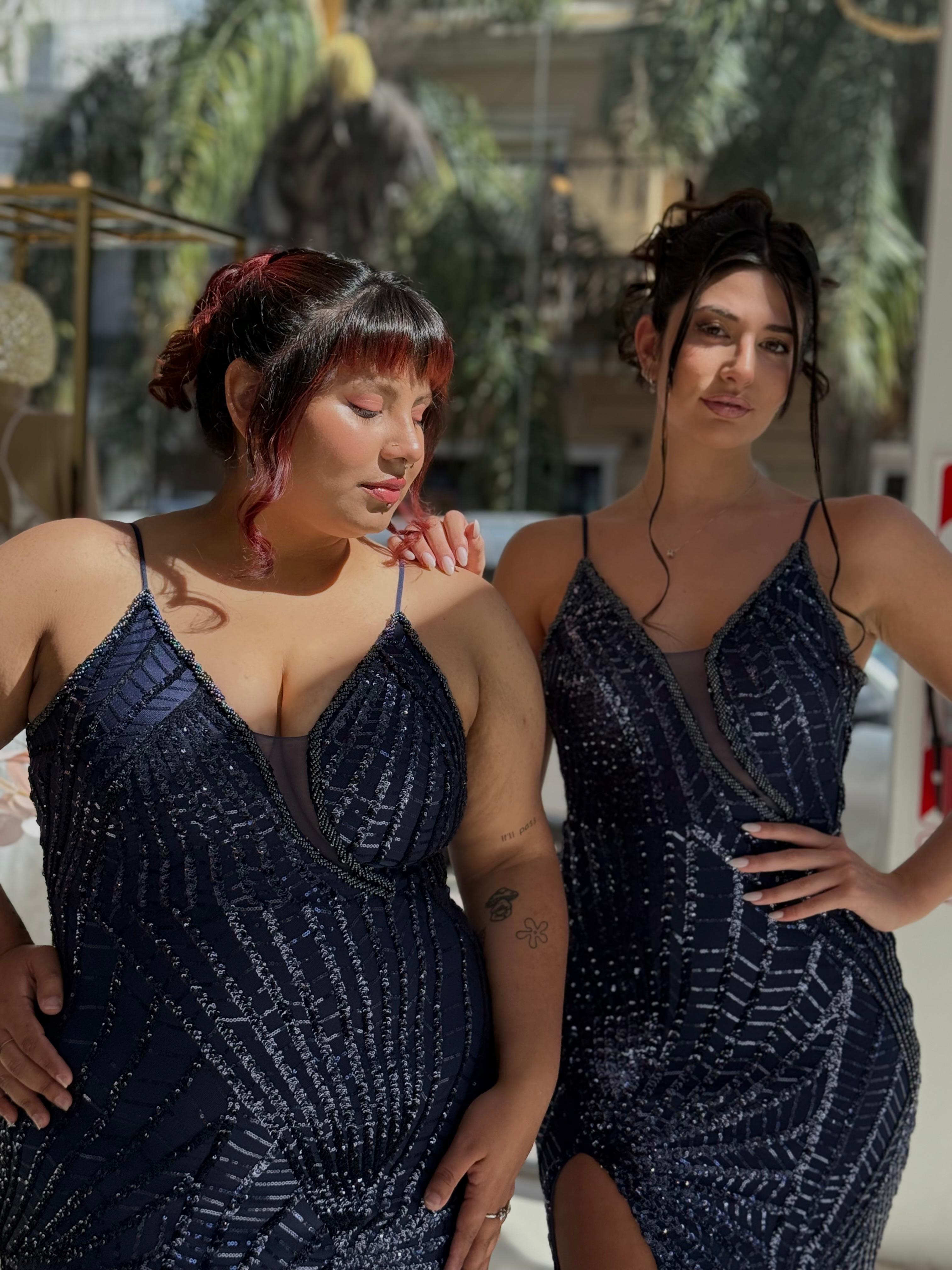 Vestido corte sirena con escote cruzado 